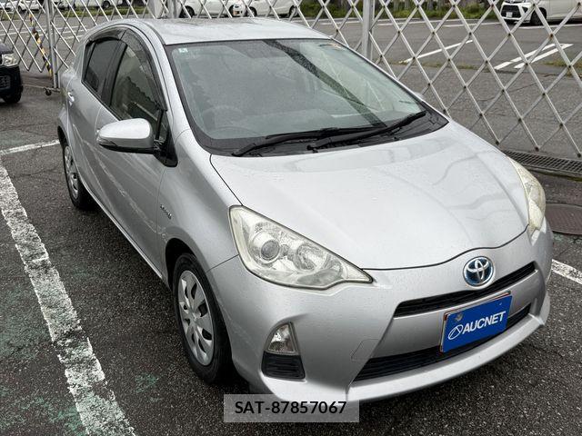 Toyota AQUA 2012-05 8883296-2