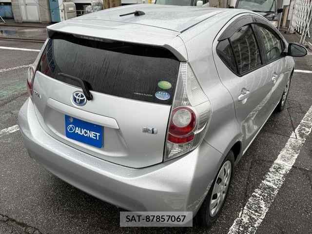 Toyota AQUA 2012-05 8883296-4