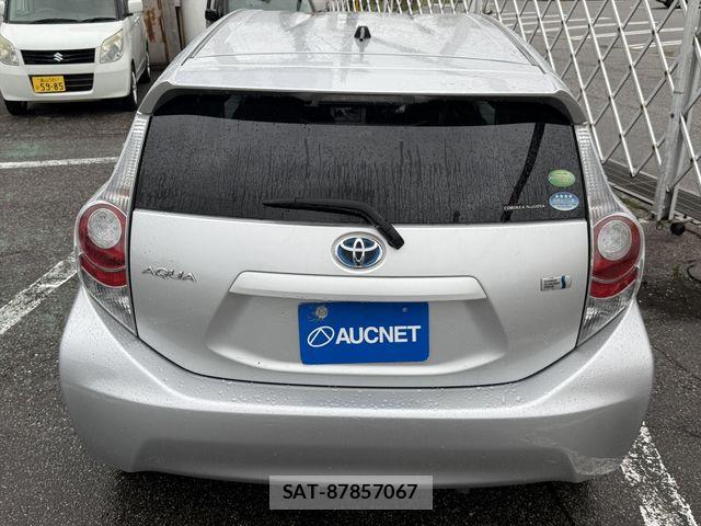 Toyota AQUA 2012-05 8883296-5