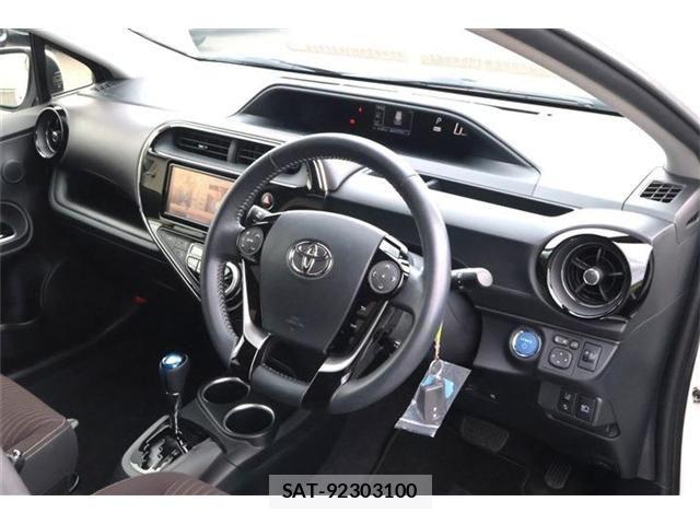 Toyota AQUA 2018-05 8883286-9