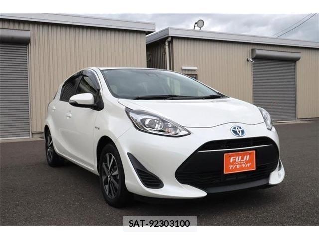 Toyota AQUA 2018-05 8883286-17