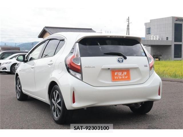 Toyota AQUA 2018-05 8883286-18