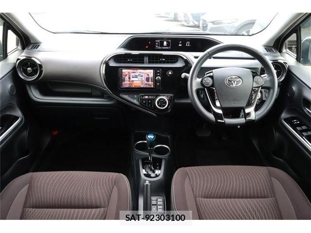 Toyota AQUA 2018-05 8883286-1