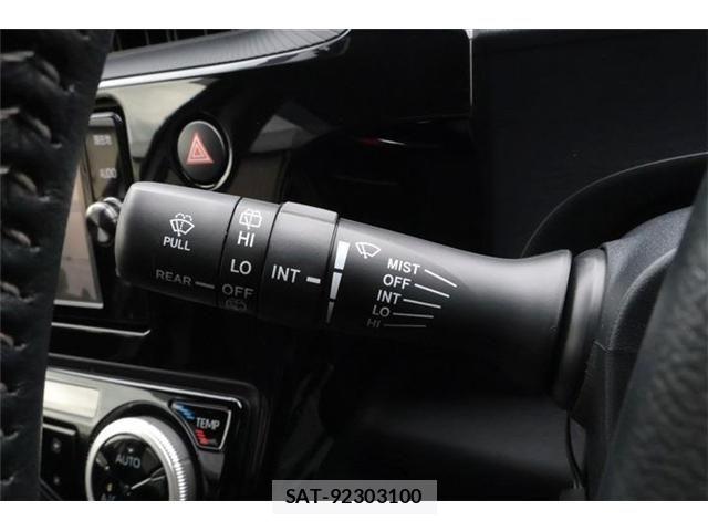 Toyota AQUA 2018-05 8883286-26