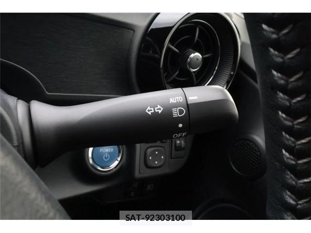 Toyota AQUA 2018-05 8883286-27