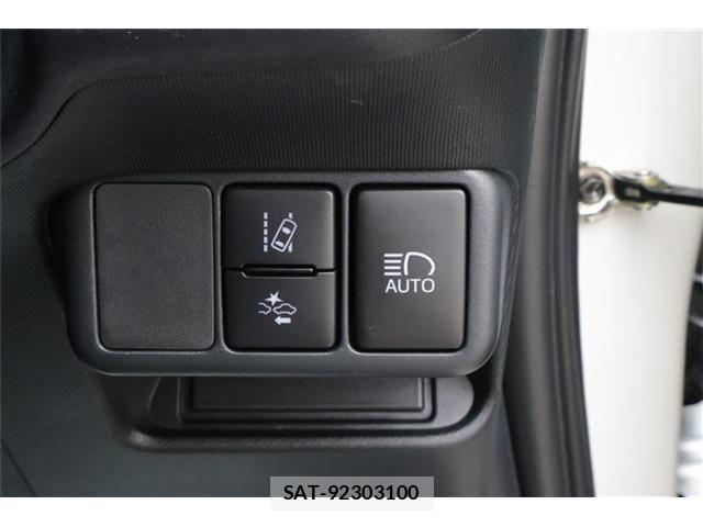 Toyota AQUA 2018-05 8883286-4