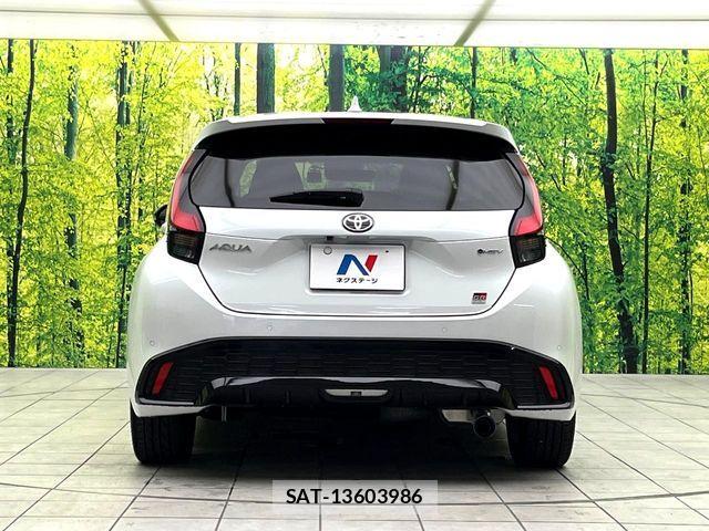 Toyota AQUA 2024-05 8883281-14