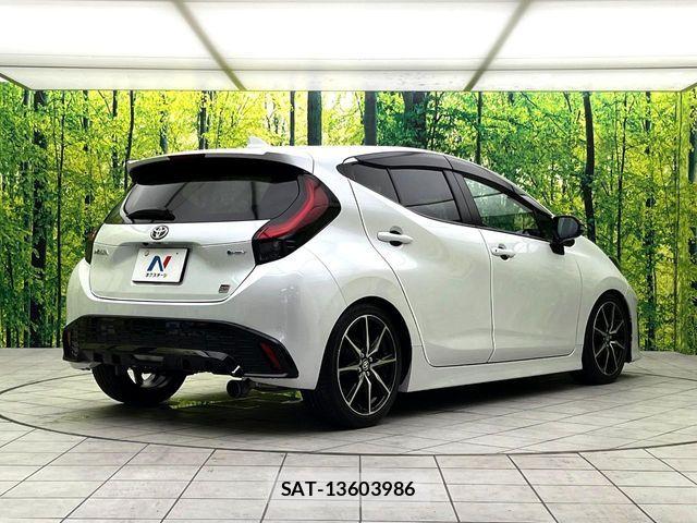 Toyota AQUA 2024-05 8883281-16