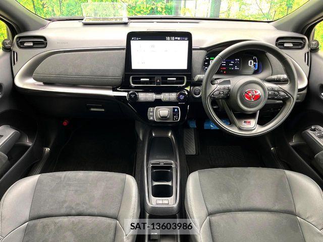 Toyota AQUA 2024-05 8883281-1
