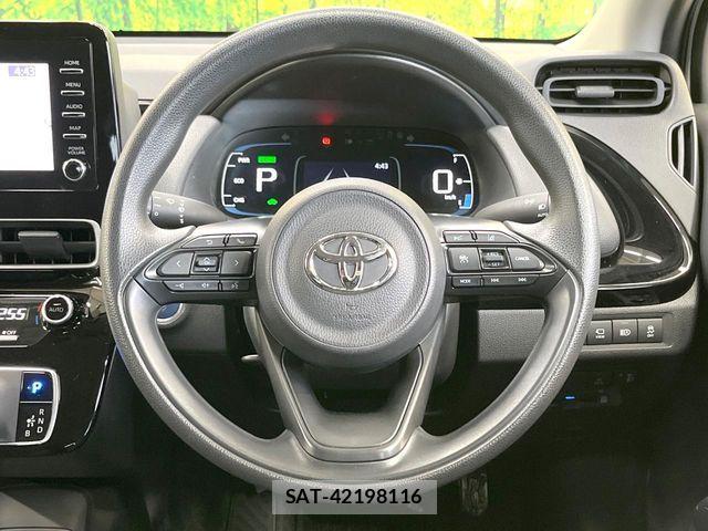 Toyota AQUA 2022-01 8883284-10