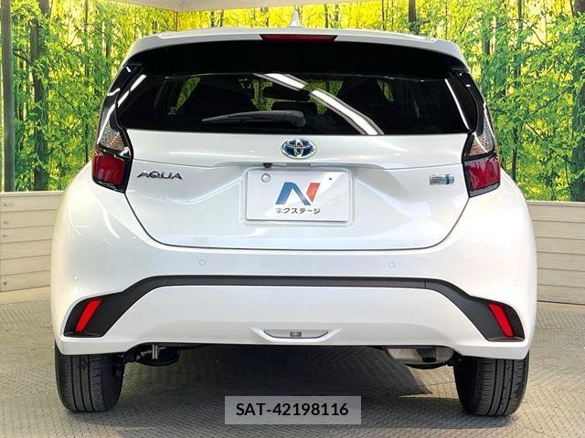 Toyota AQUA 2022-01 8883284-14