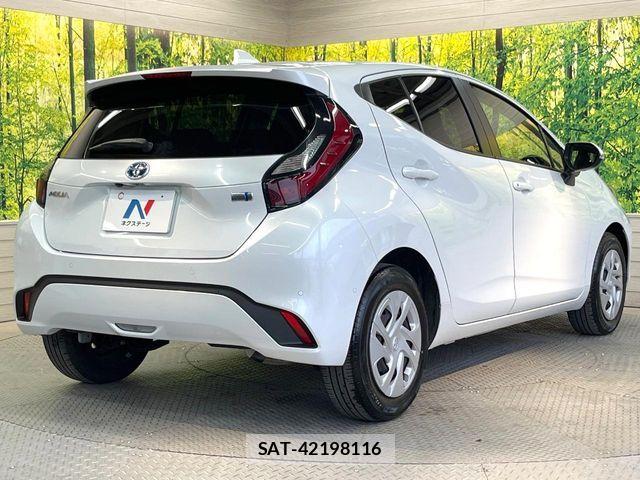 Toyota AQUA 2022-01 8883284-16