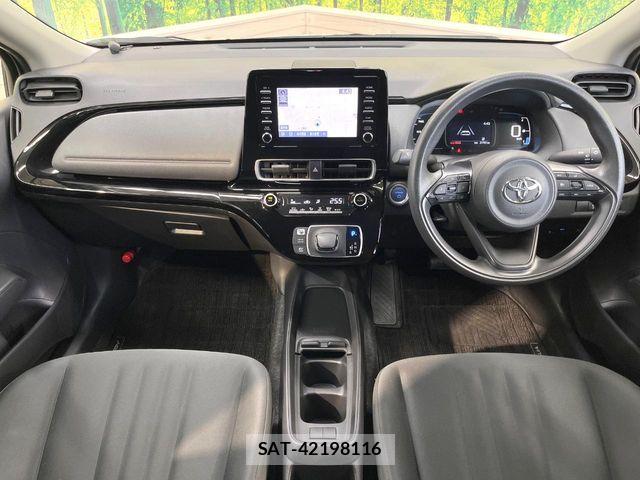 Toyota AQUA 2022-01 8883284-1