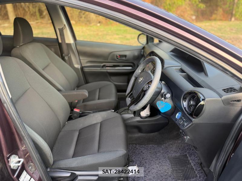 Toyota AQUA 2017-05 1289503-11