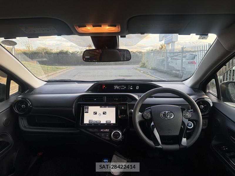 Toyota AQUA 2017-05 1289503-12