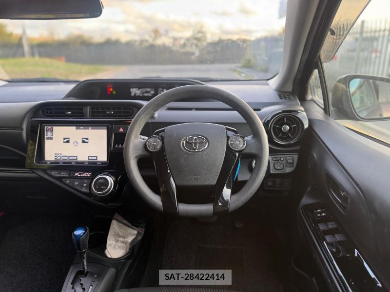 Toyota AQUA 2017-05 1289503-13