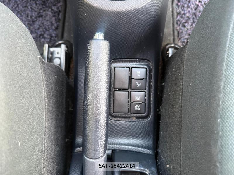 Toyota AQUA 2017-05 1289503-25