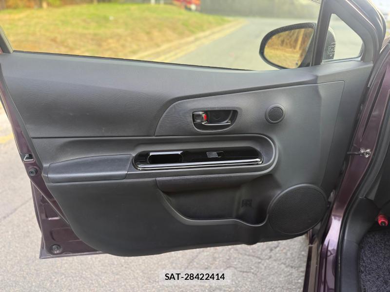 Toyota AQUA 2017-05 1289503-27