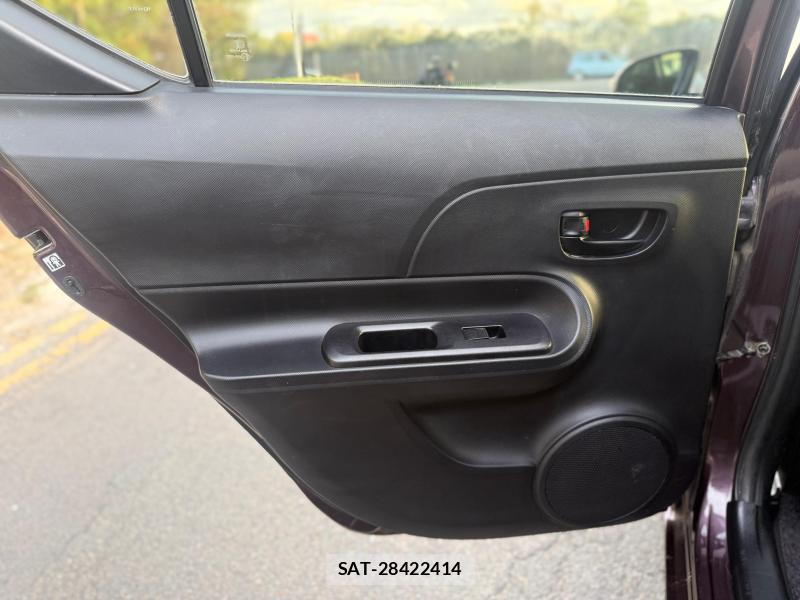 Toyota AQUA 2017-05 1289503-28