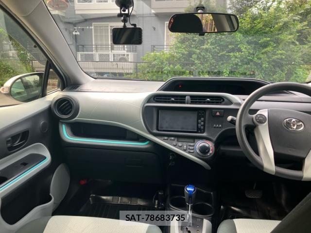 Toyota AQUA 2012-02 8883302-11