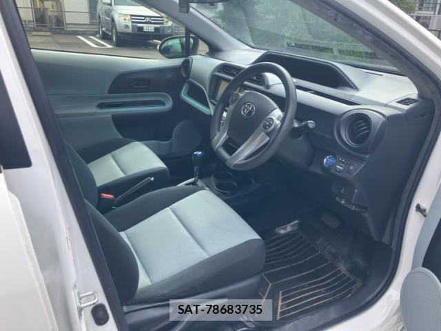 Toyota AQUA 2012-02 8883302-12