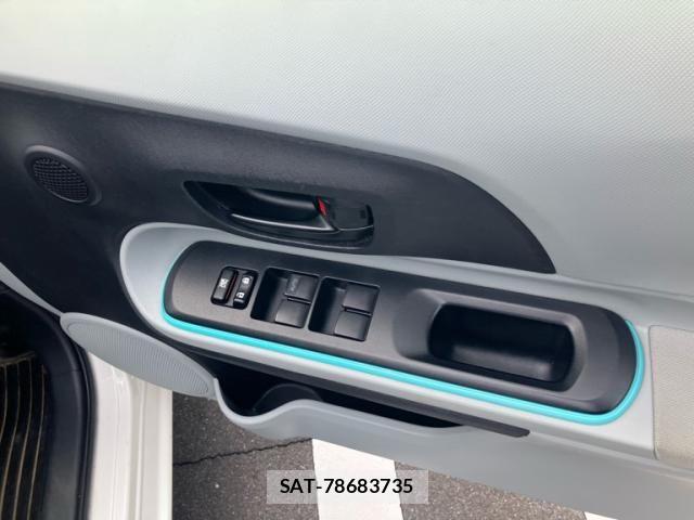 Toyota AQUA 2012-02 8883302-13