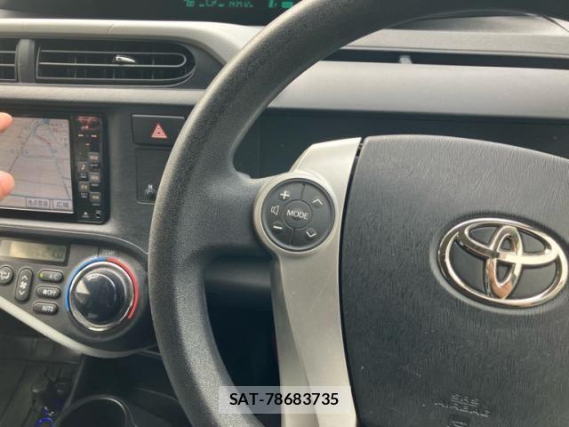 Toyota AQUA 2012-02 8883302-15