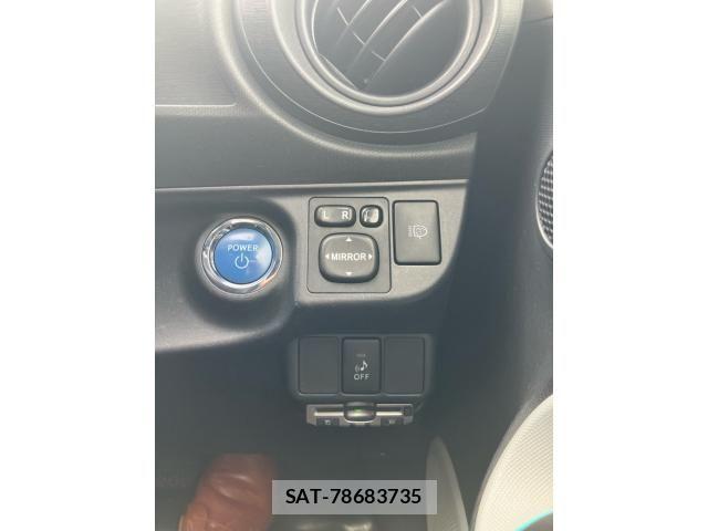 Toyota AQUA 2012-02 8883302-17