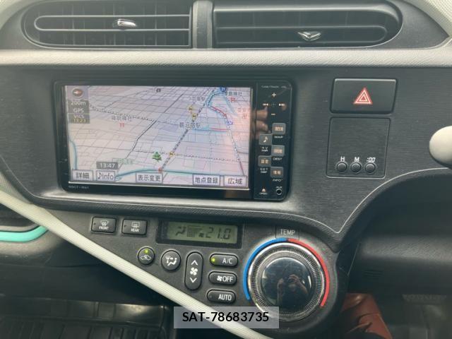 Toyota AQUA 2012-02 8883302-18
