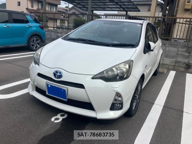 Toyota AQUA 2012-02 8883302-1
