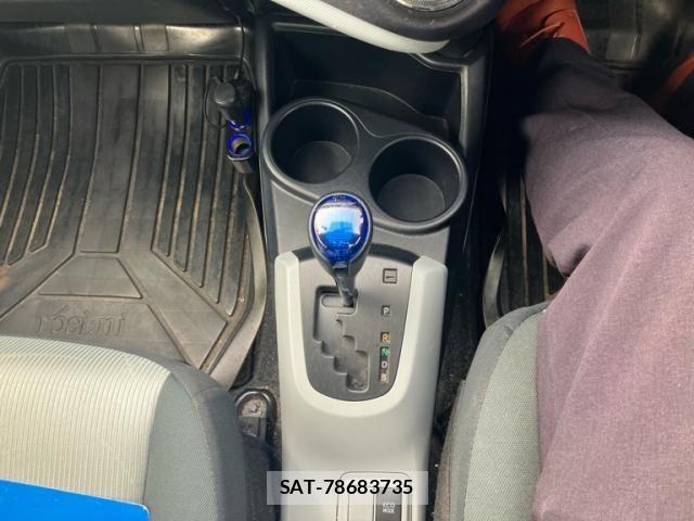 Toyota AQUA 2012-02 8883302-19