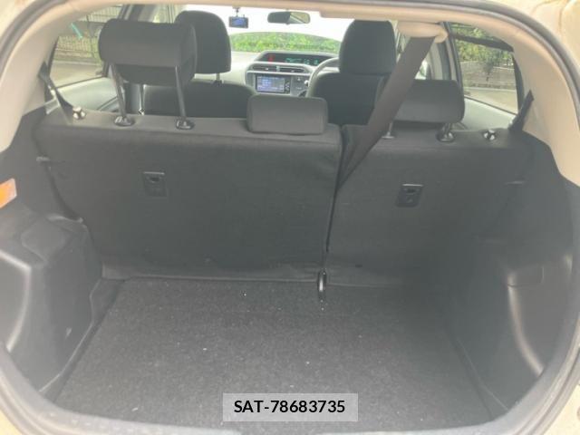 Toyota AQUA 2012-02 8883302-24
