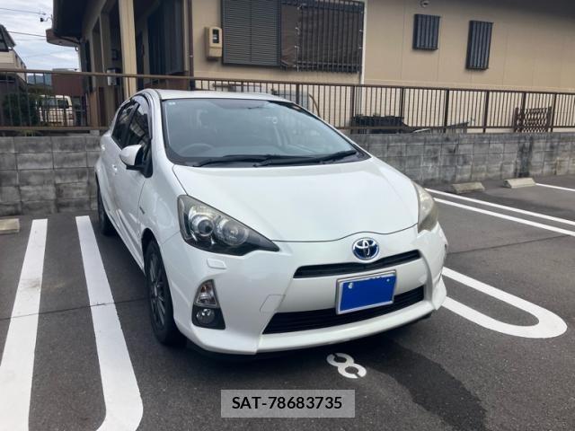 Toyota AQUA 2012-02 8883302-2