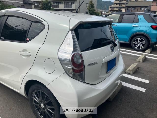 Toyota AQUA 2012-02 8883302-4
