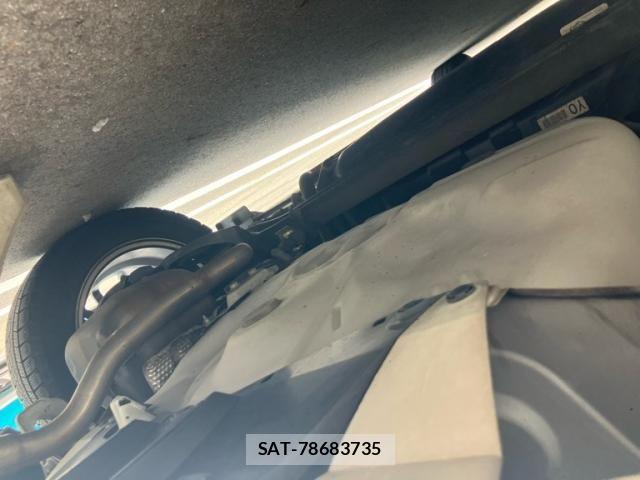 Toyota AQUA 2012-02 8883302-8