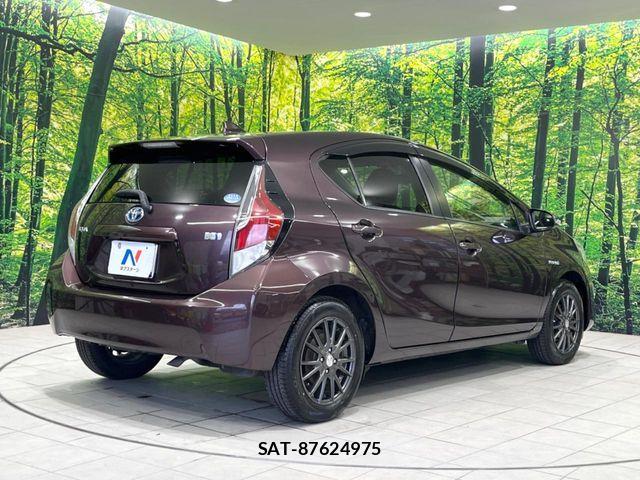 Toyota AQUA 2015-12 8883295-15
