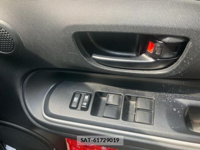 Toyota AQUA 2017-10 8883293-14