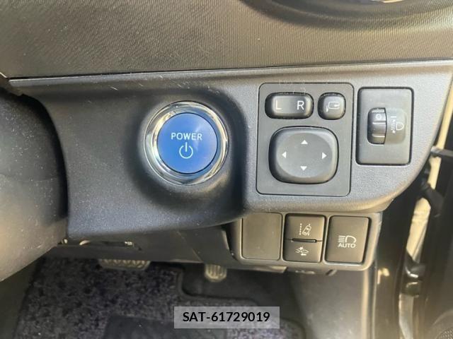 Toyota AQUA 2017-10 8883293-15
