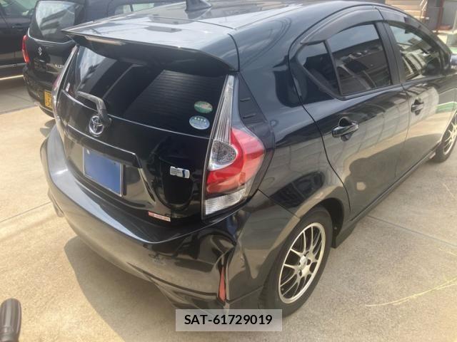 Toyota AQUA 2017-10 8883293-1