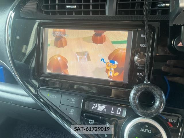 Toyota AQUA 2017-10 8883293-24