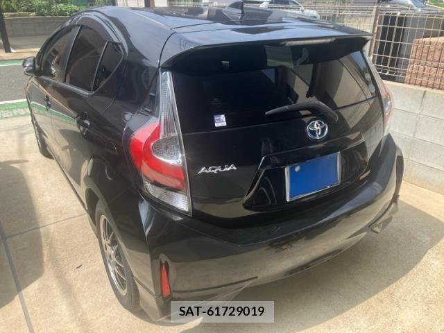 Toyota AQUA 2017-10 8883293-2