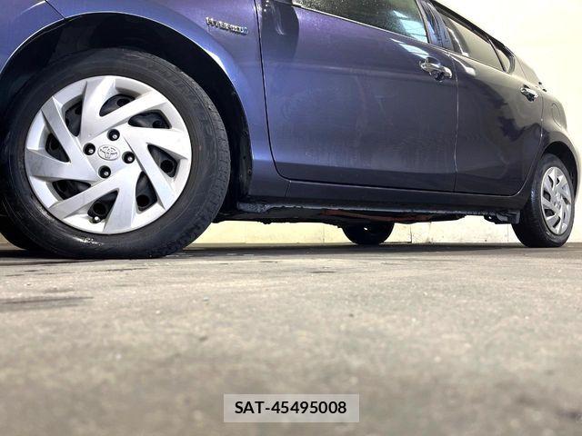 Toyota AQUA 2015-10 8883294-13