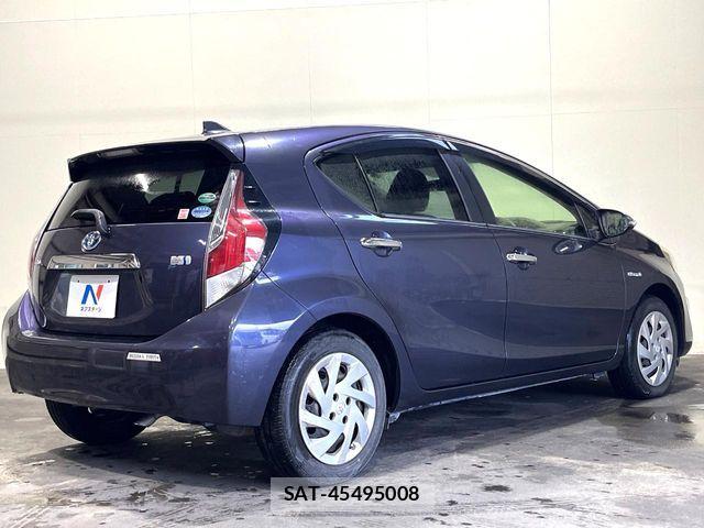 Toyota AQUA 2015-10 8883294-17