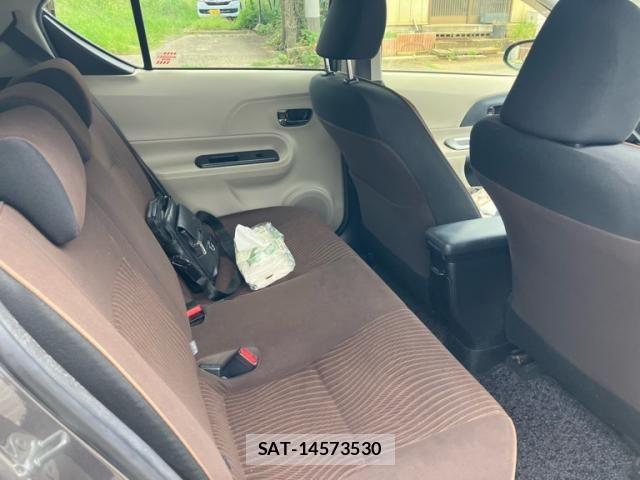 Toyota AQUA 2012-10 8883298-12