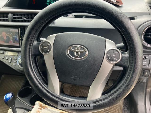 Toyota AQUA 2012-10 8883298-14