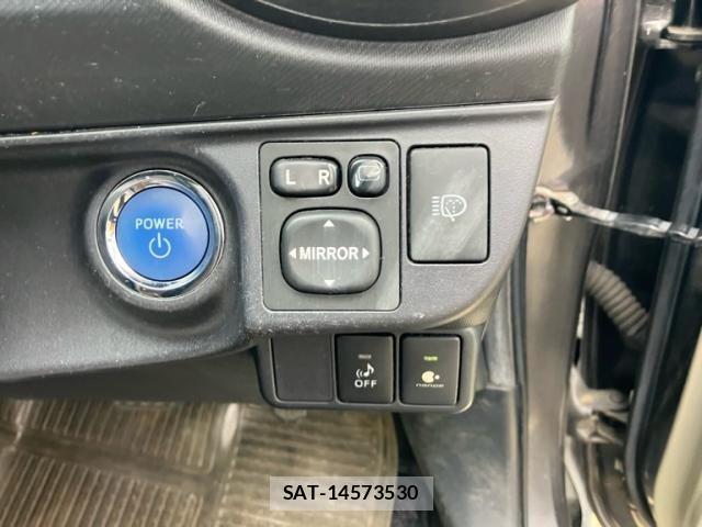 Toyota AQUA 2012-10 8883298-16