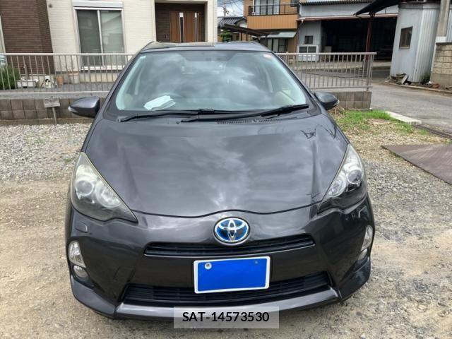 Toyota AQUA 2012-10 8883298-1