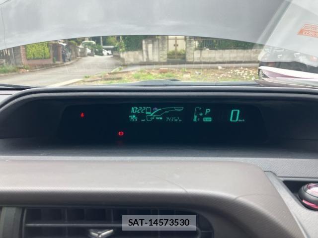 Toyota AQUA 2012-10 8883298-19