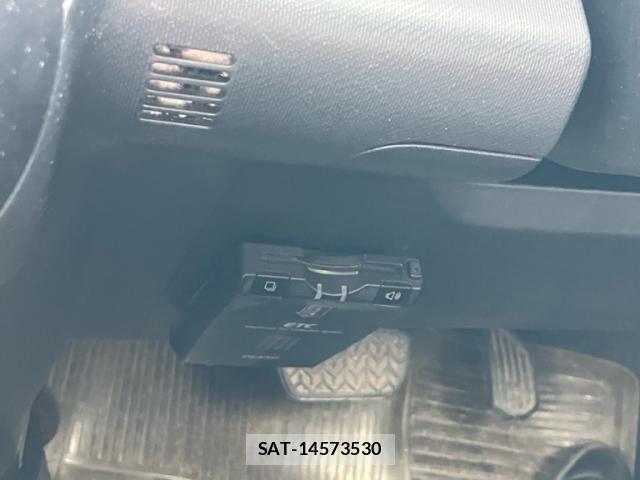 Toyota AQUA 2012-10 8883298-20