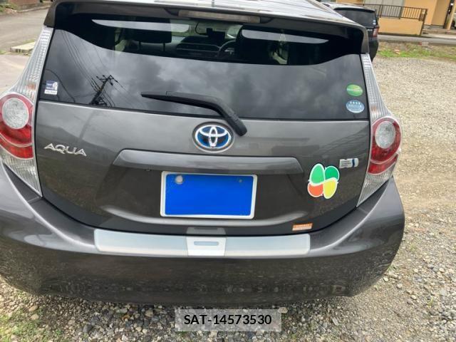 Toyota AQUA 2012-10 8883298-3
